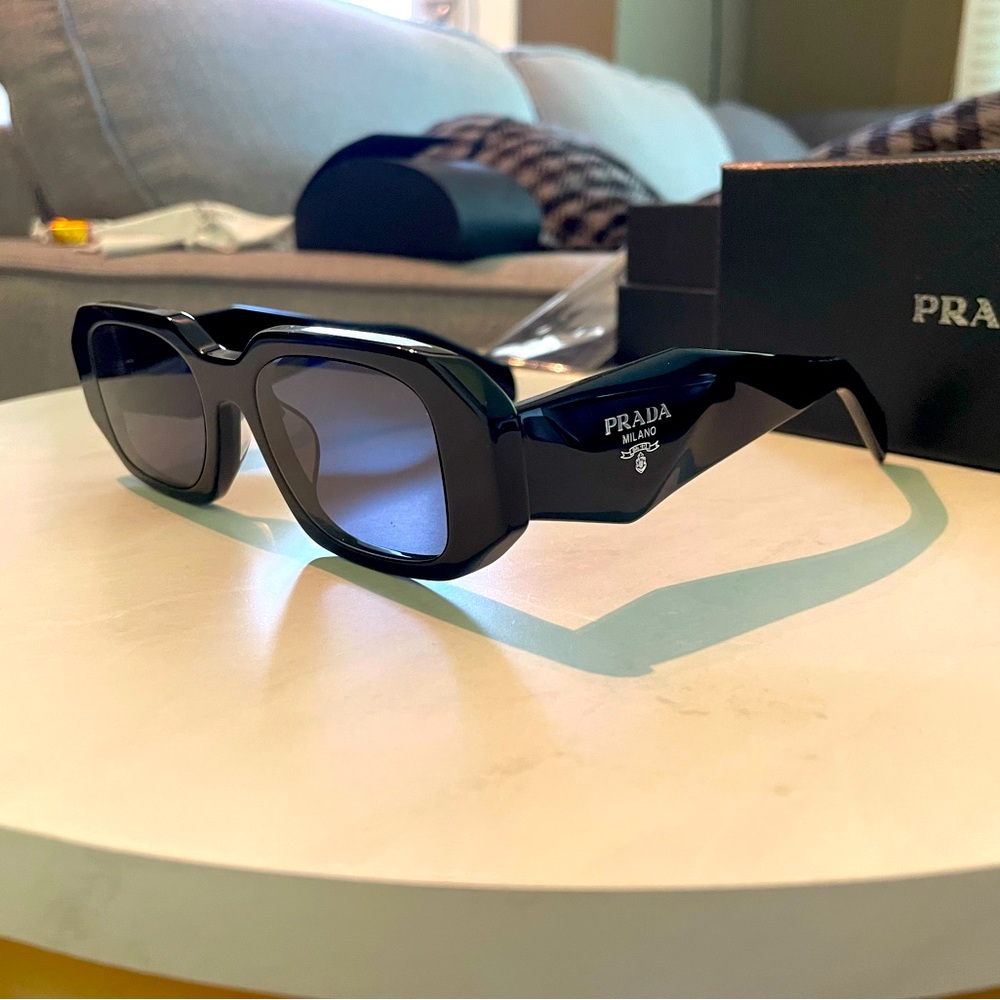 PRADA Sunglasses SPR 17W-F black